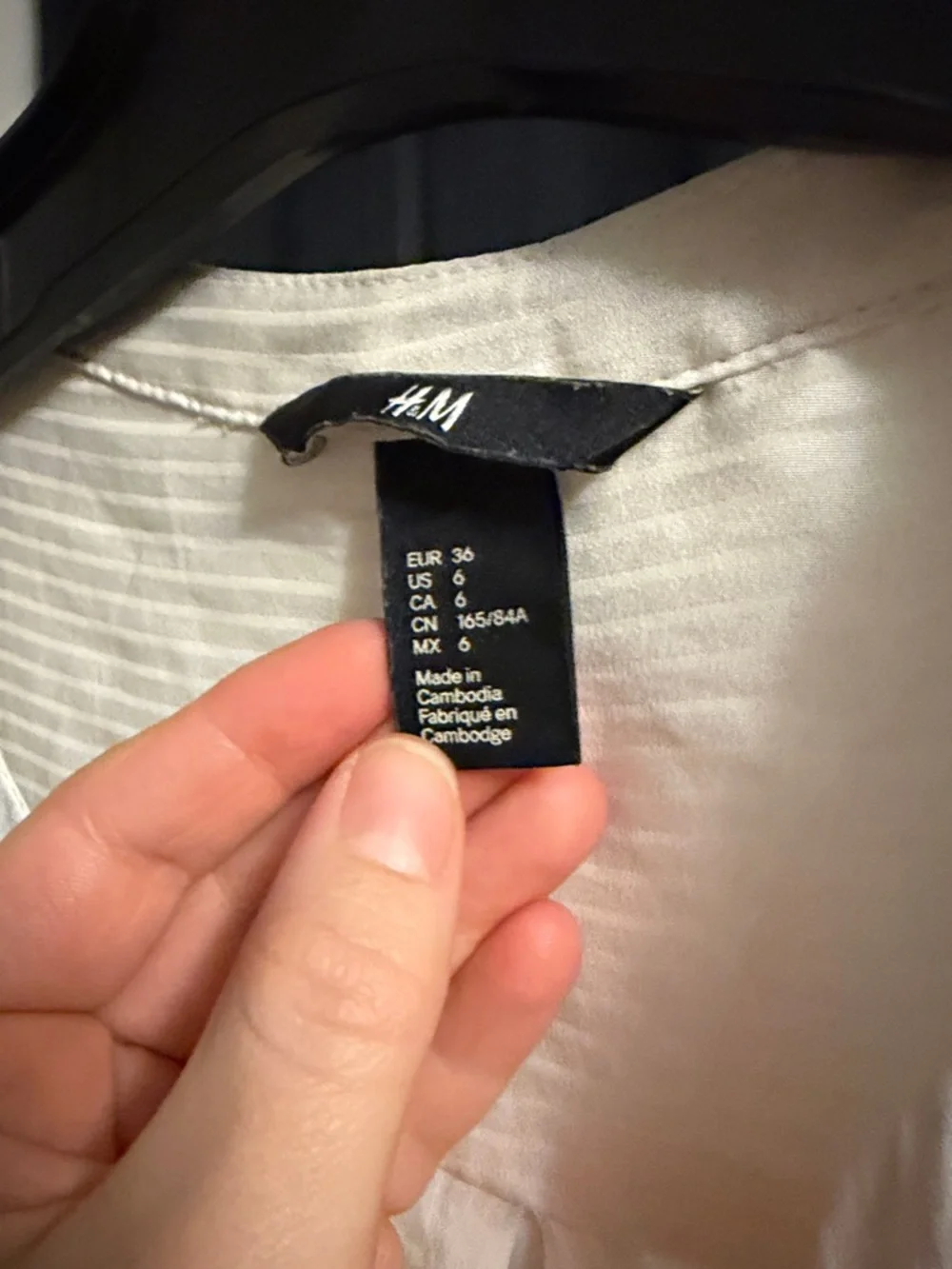 H&M Cream Button-Down Long Sleeve Women's Top - Picture 2 of 4